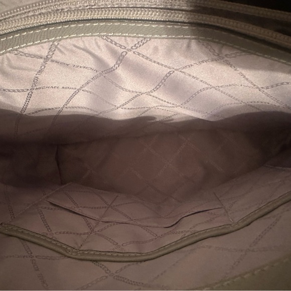 Michael Kors Jet Set Travel LG Tote - Pearl Grey - Picture 4 of 6